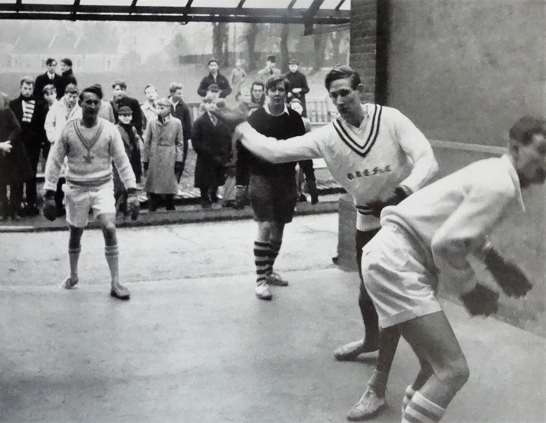 eton_fives_photos_49/varsity_match_73/varsity_match_1960/varsity_match_1960_002.jpg